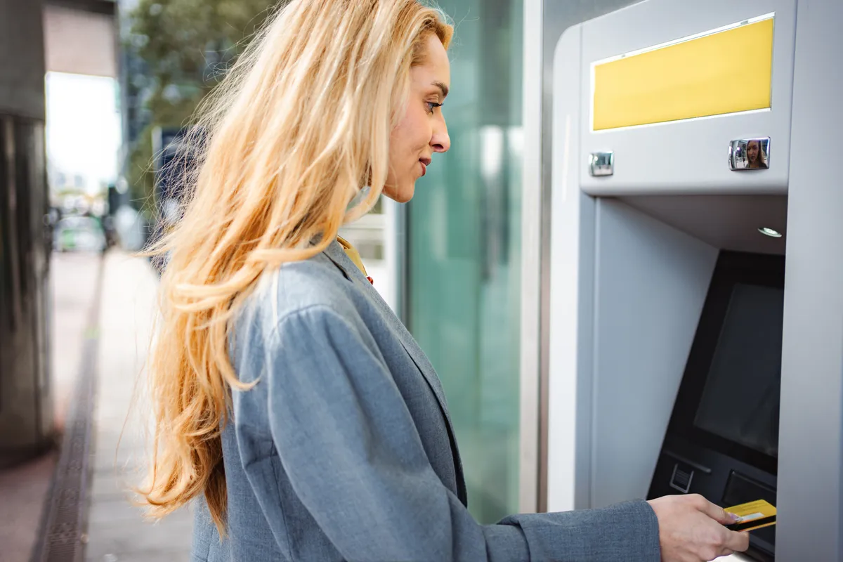 Woman,Using,Credit,Card,At,Outdoor,Atm,For,Financial,Transaction