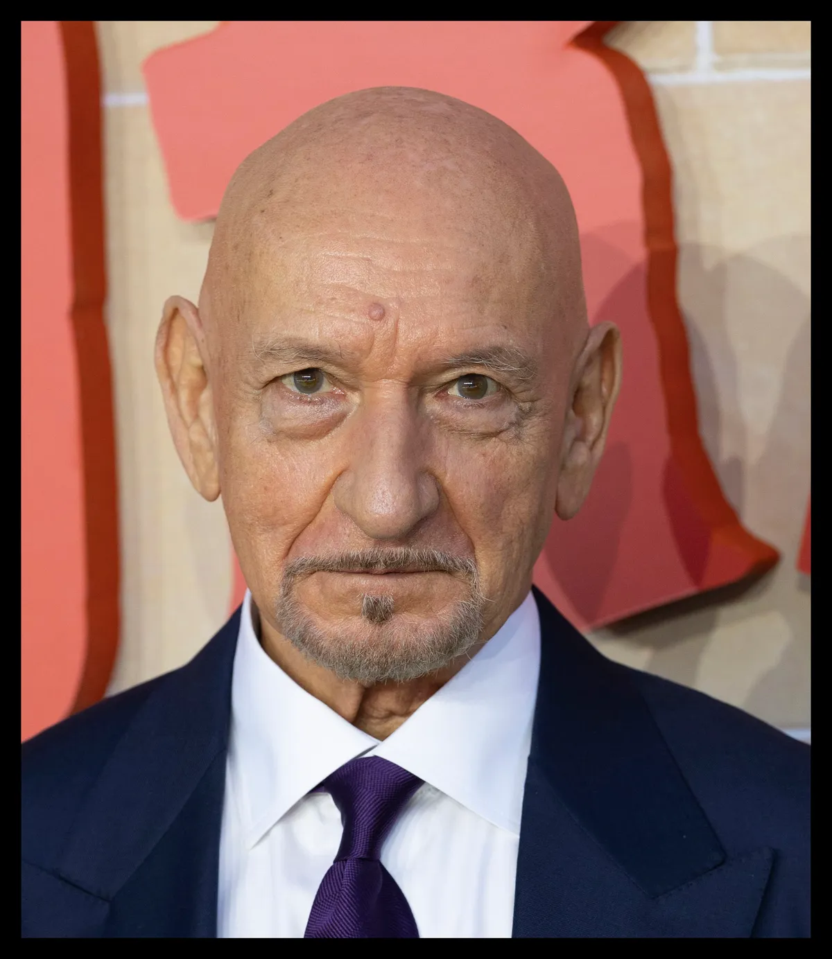 Ben Kingsley színész, a Fehér Lótusz 4. évadának legutolsó szereplője.