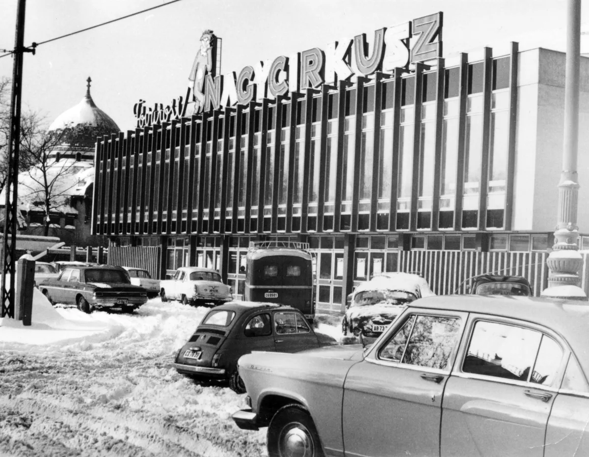 A FNC épülete kívülről 1971 telén.