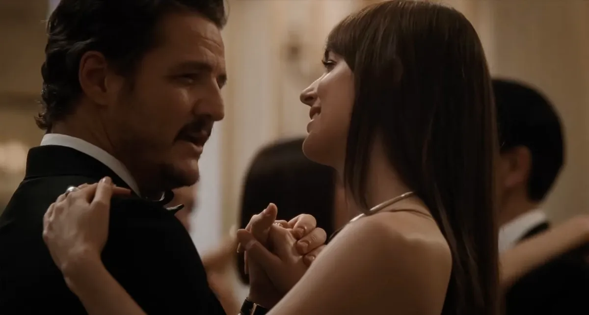 Dakota Johnson, Chris Evans és Pedro Pascal Az HBO Maxon elérhető Többesélyes szerelem főszereplői 