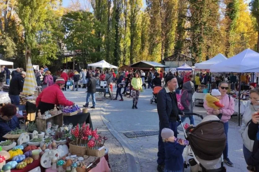 A Római-parti Piac egy budapesti piac.