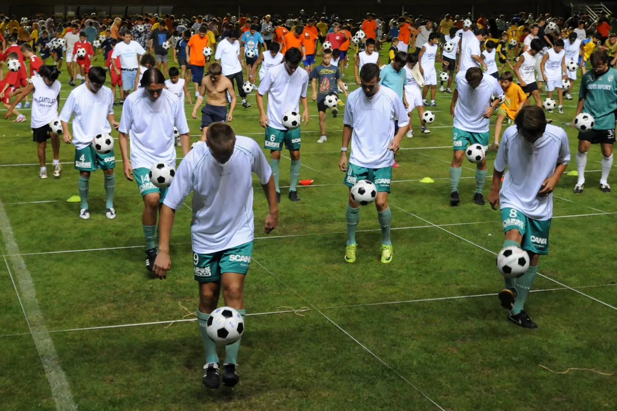 Magyar Guinness Rekord: Kaposvar,,Hungary,-,July,23:,Many,Competitors,At,The,Guinness