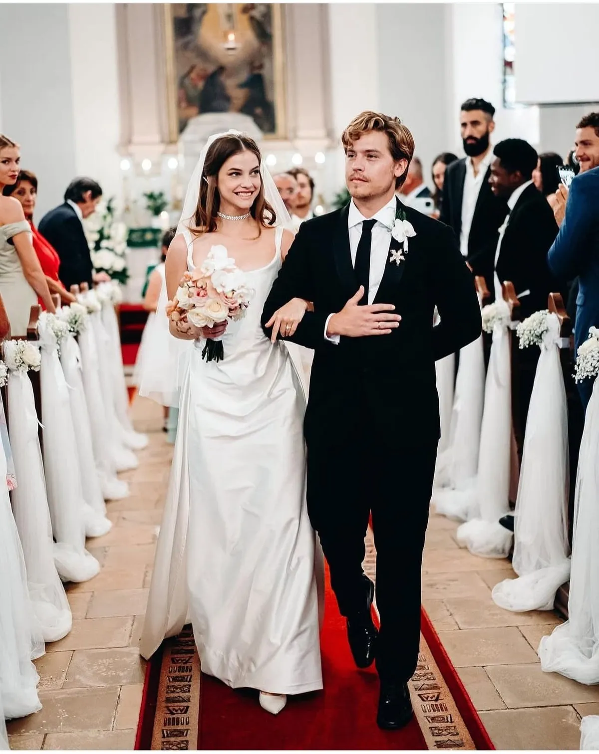 Palvin Barbi elképesztően gyönyörű menyasszony volt.