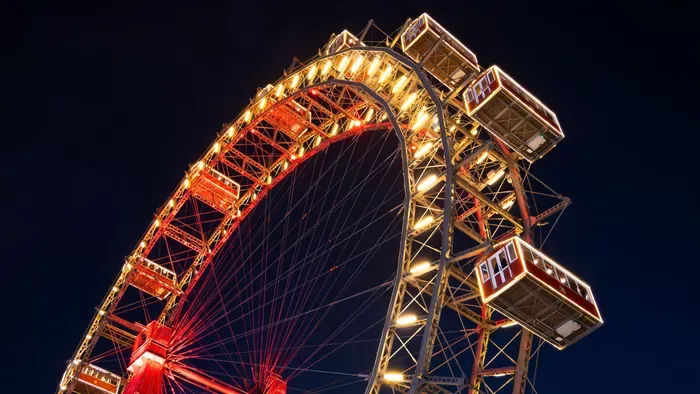 Szelfizés közben zuhant a mélybe egy fiatal a vidámparkban