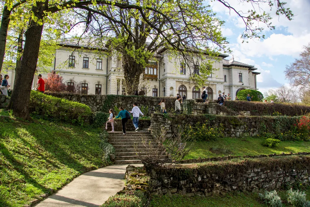 A bukaresti Cotroceni-palota, amely egy 17. századi kolostor helyére épült