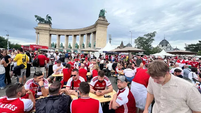 Megtelt a Hősök tere és a Városliget a BL-döntő előtt