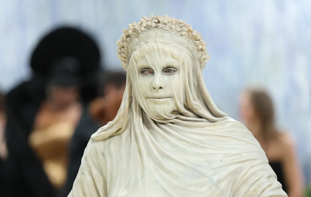 Met-gála 2026: Heidi Klum márványszoborként sokkol