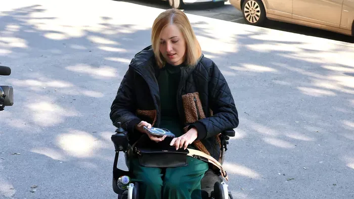 Megérkezett a bíróságra a lebénult balerina