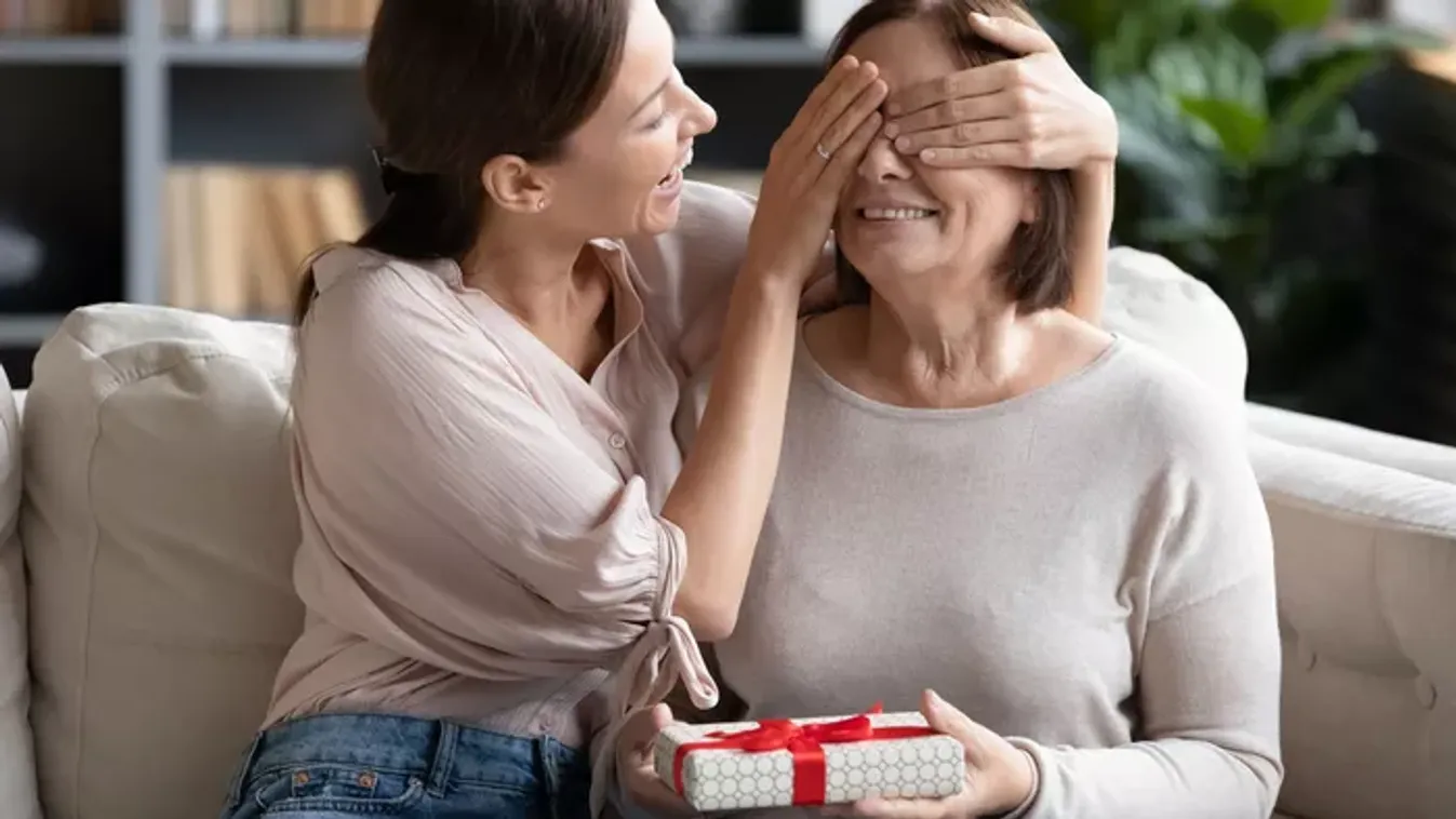 Lepjük meg az édesanyánkat! – Anyák napi ajándékok a virágon túl