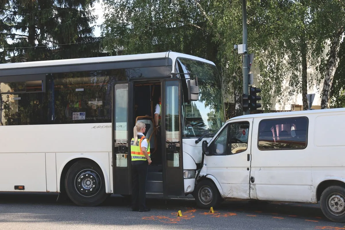 Az encsi buszbalesetben többen megsérültek, a buszon utazó gyermekek közül többjüket is kórházba szállították