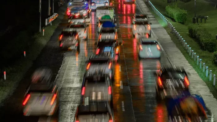 14 kilométeres a dugó az M1-esen, de elesett az M7 is