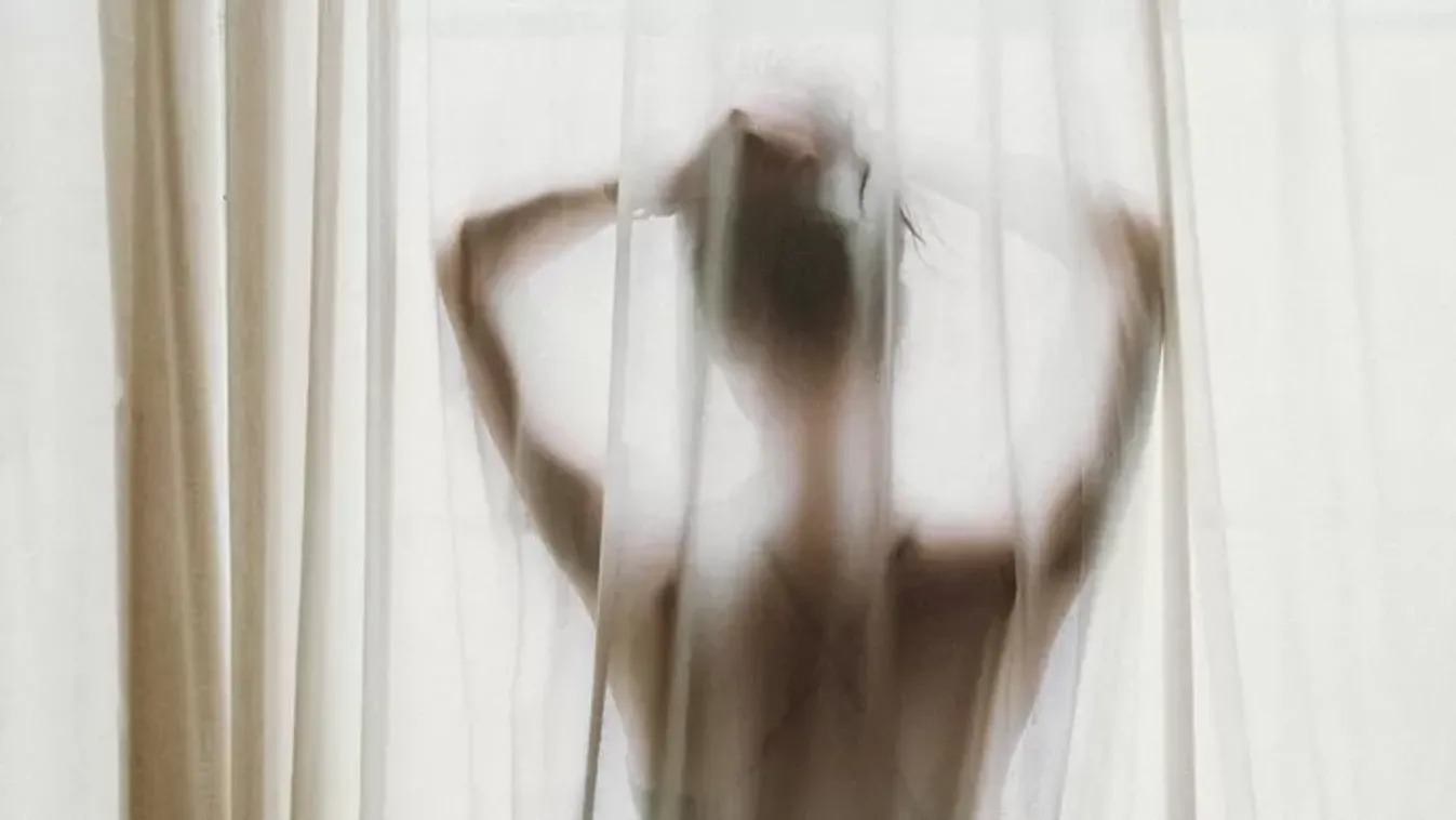 Sátáni bűnnek tartották a vágyait: most sárkánynak öltözve forgat OnlyFans-szexjeleneteket a mormon szépség