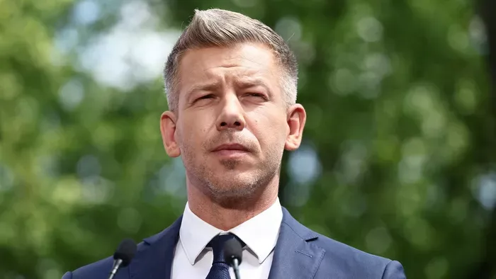 Orbánként mutatták be a lengyelek Magyar Pétert