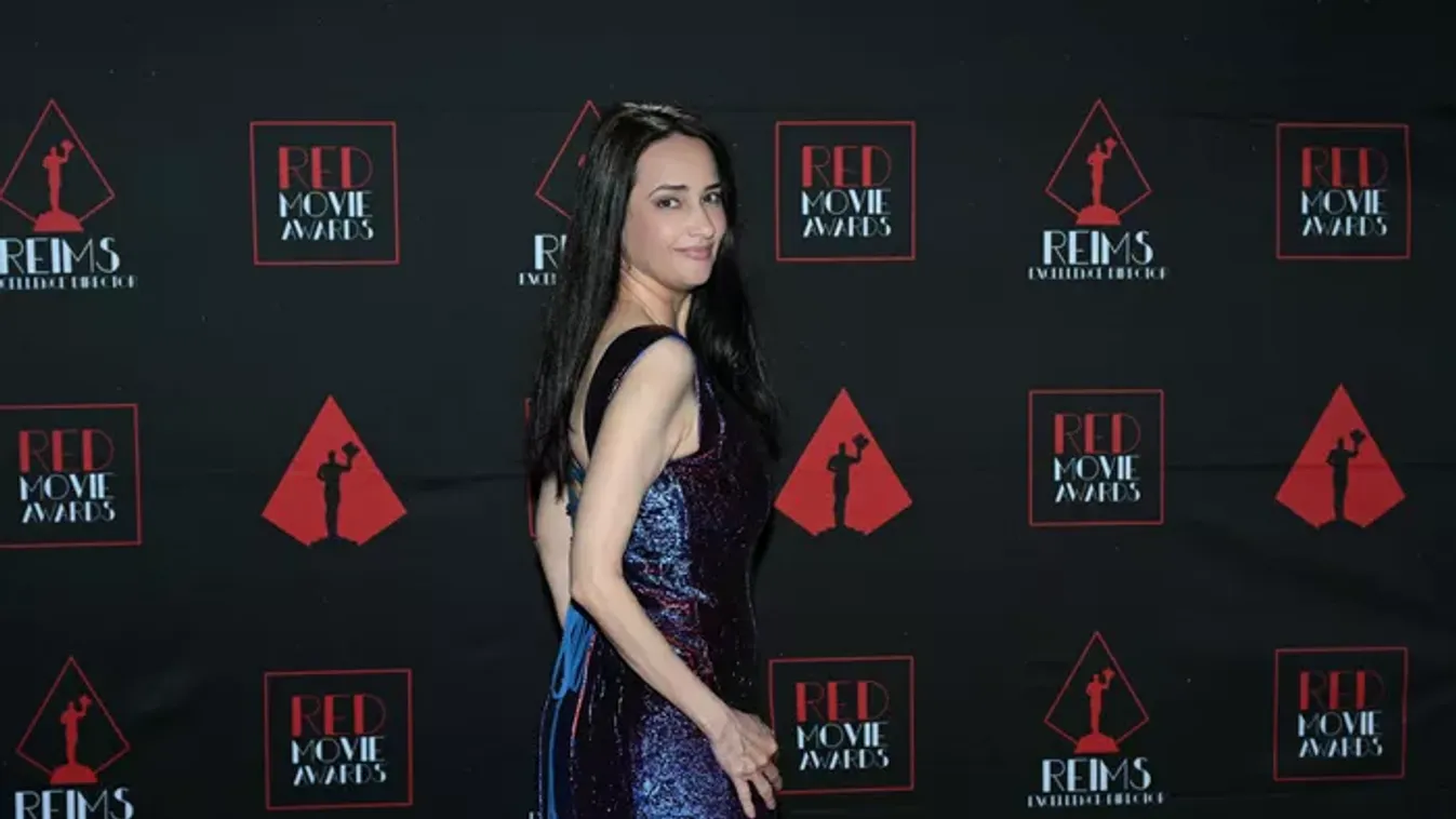 Goztola Lorent Kristina magyar tervező ruhájában nyűgözte le a francia filmes elitet a Reims-i Operaházban