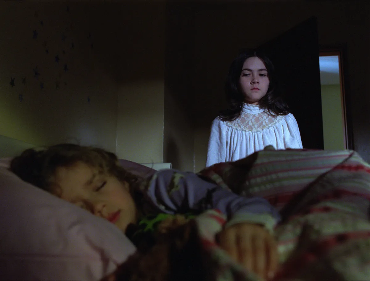 Az árva, a gyereknapi horrorok neves képviselője.