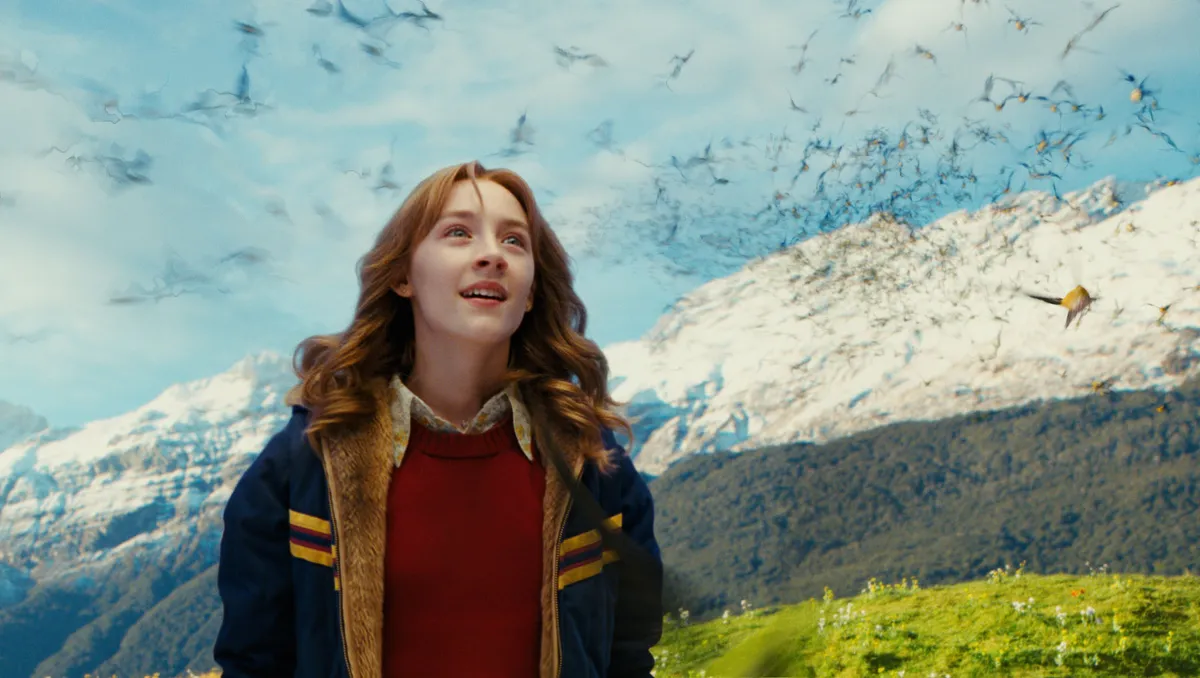 Saoirse Ronan a Komfortos mennyország című filmben.