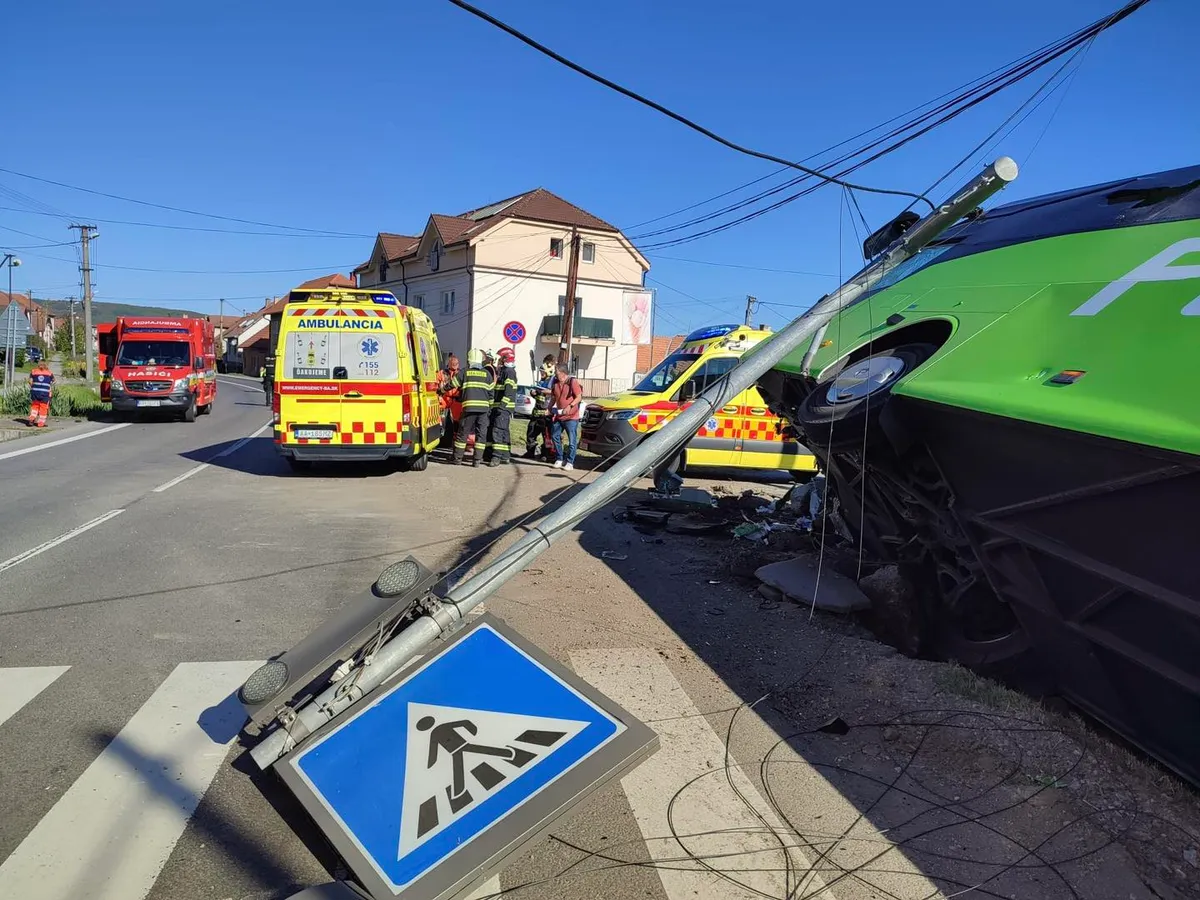 buszbaleset Dobronyán, busz, baleset, Flixbus