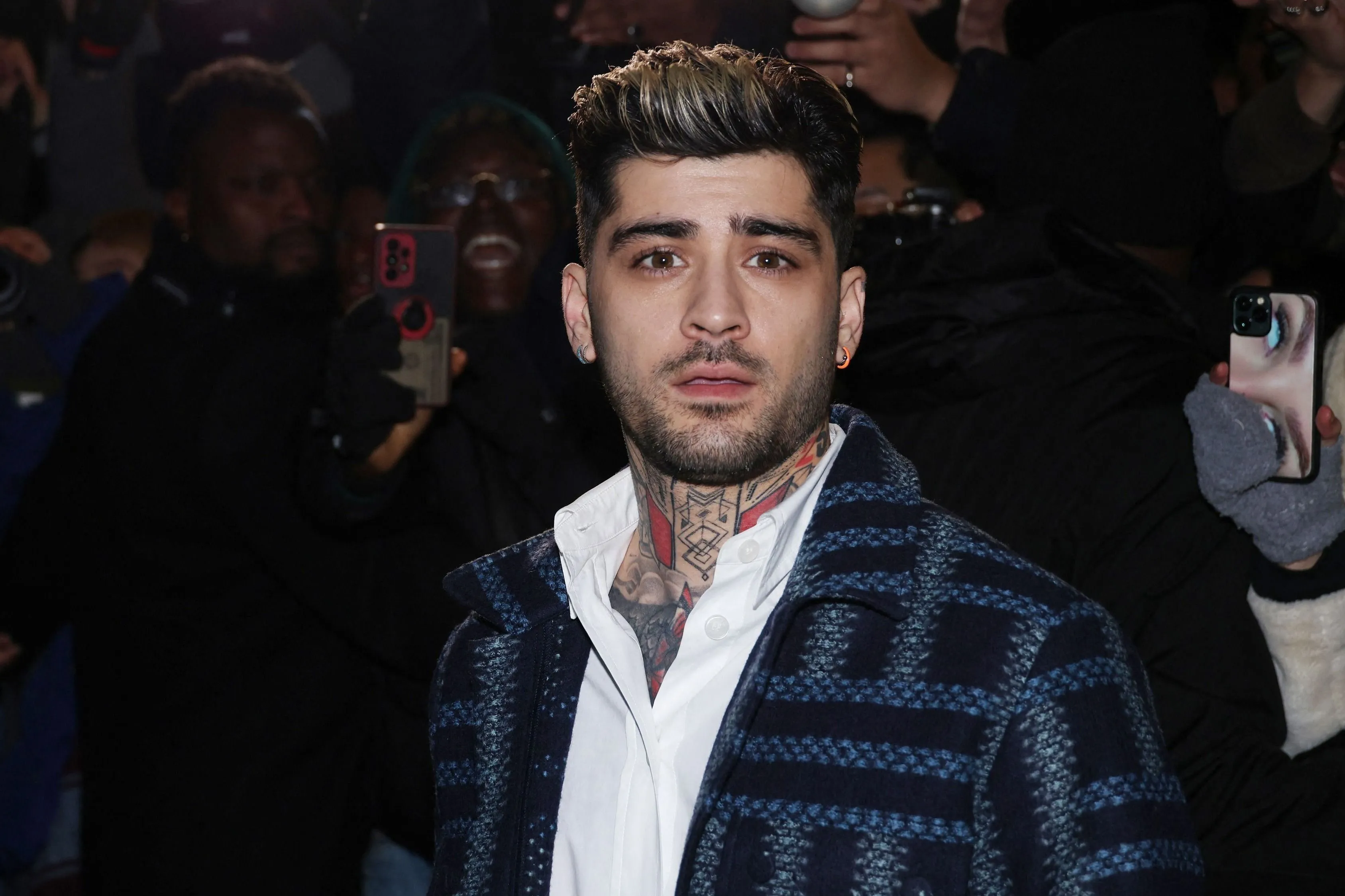 Botrány: Zayn Malikot megdobálták Londonban