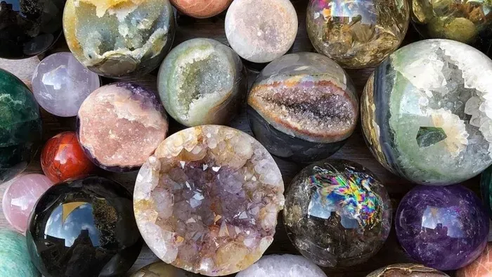 Terapeuta helyett spirituális kövekben leli békéjét a nő