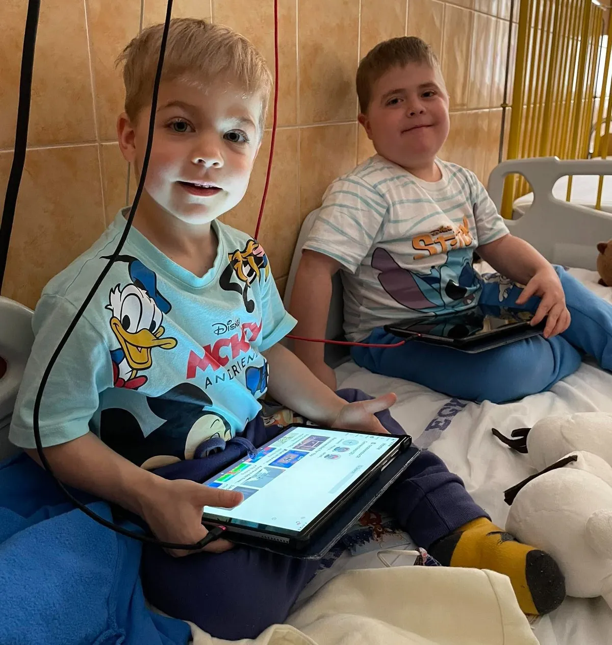Kornél és Zsombor minden hónapban egy hetet egy belgiumi klinikán töltenek