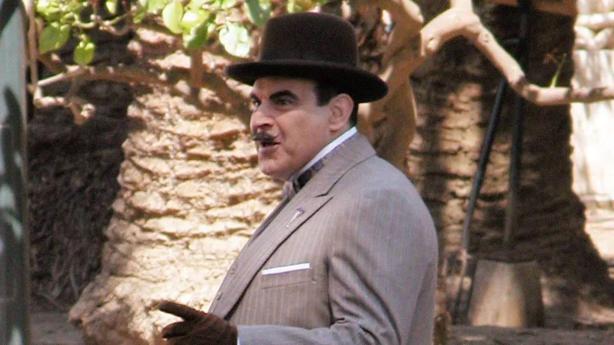 Újraindítják a legendás Poirot-sorozatot: de ki alakítja a legendás detektívet?