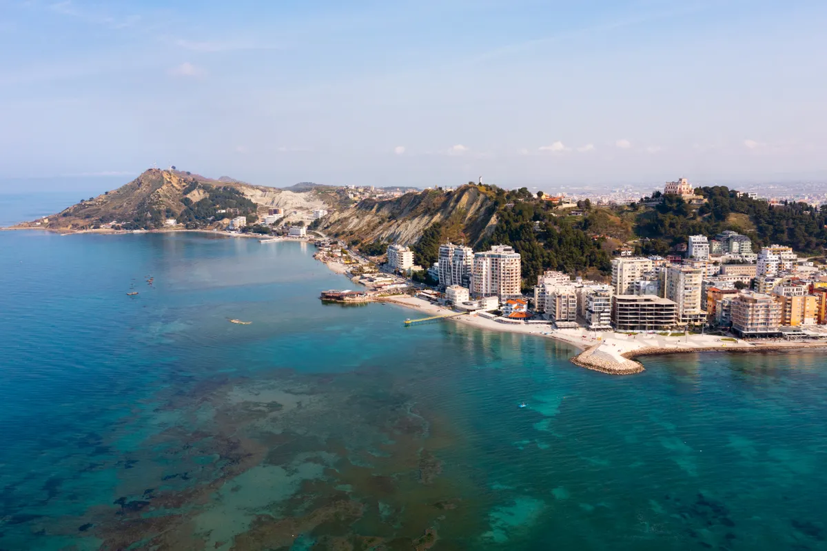 Durres jó úti célja lehet egy olcsó albán nyaralás ötletének..
