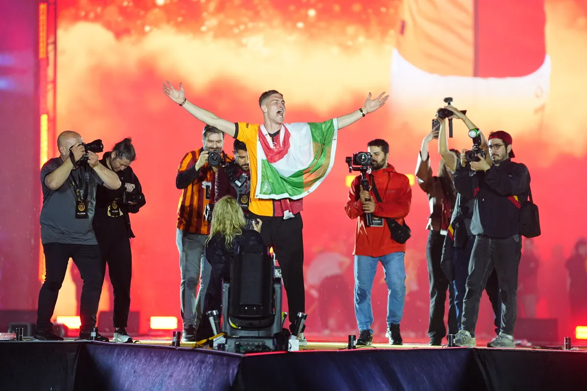 Tavaly így ünnepelte a Galatasaray bajnoki címét Sallai Roland - most kérdéses, hogy a pályán is tehet-e a címvédésért