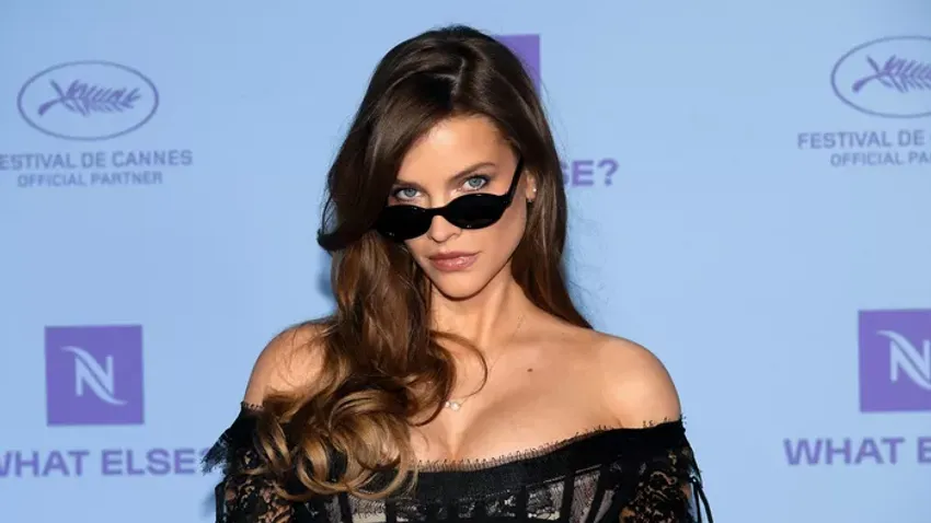 Palvin Barbara letaszítja Rihannát a trónról? Új értelmet nyert a kismama divat