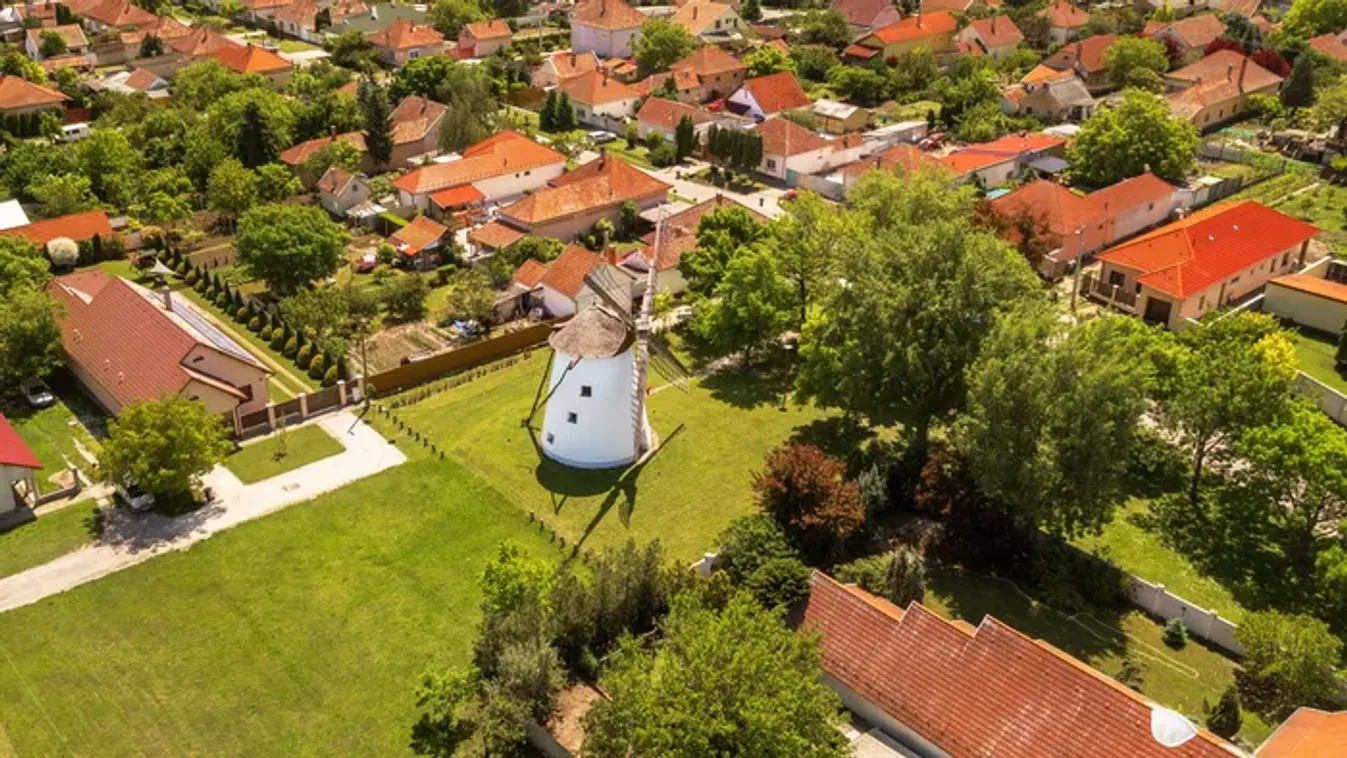 Ahol megállt az idő – Szélmalom, parasztházak és gyógyító víz Kiskundorozsma szívében
