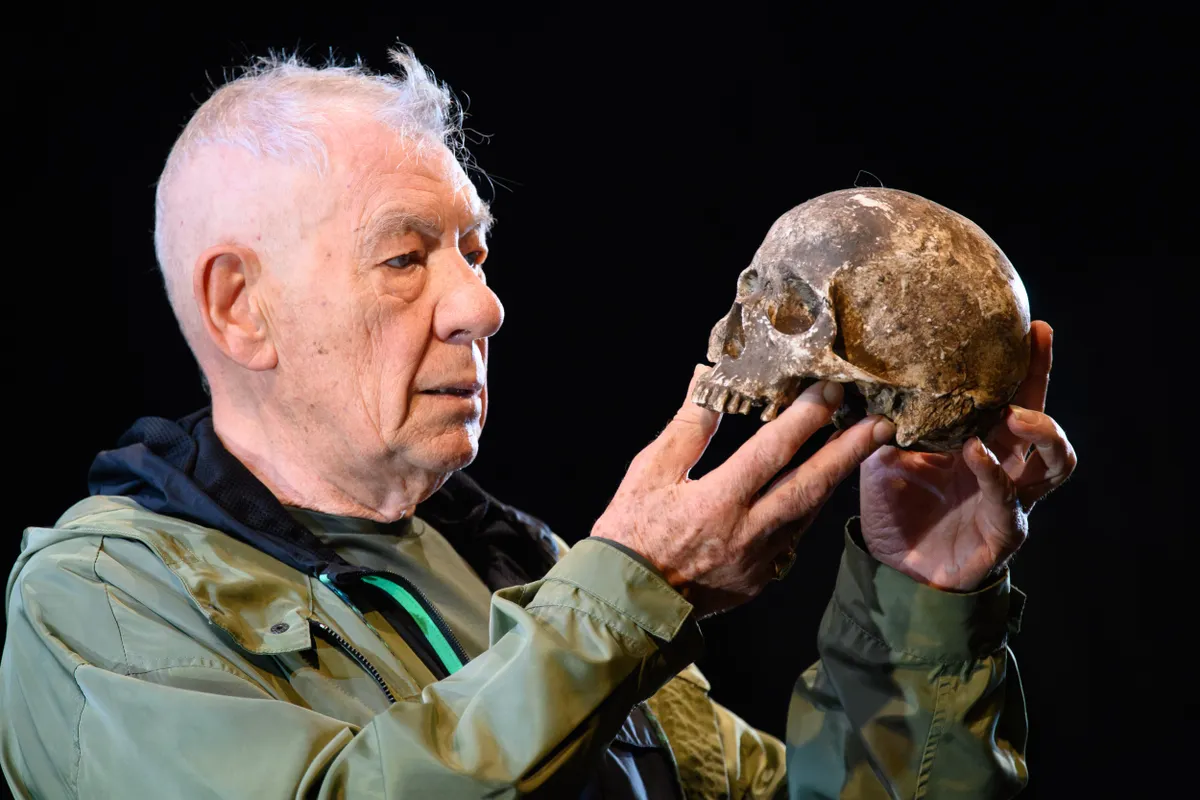 Hamlet előadás a Theatre Royal-ban Ian McKellen szereplésével.