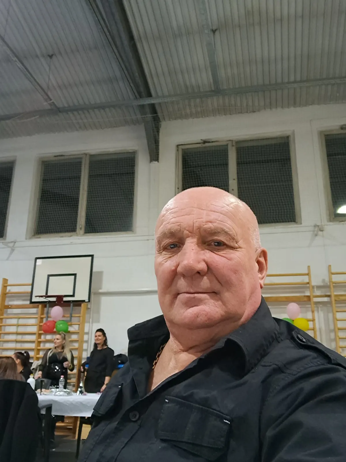 János, a kórházban fekvő Imre bátyja.
