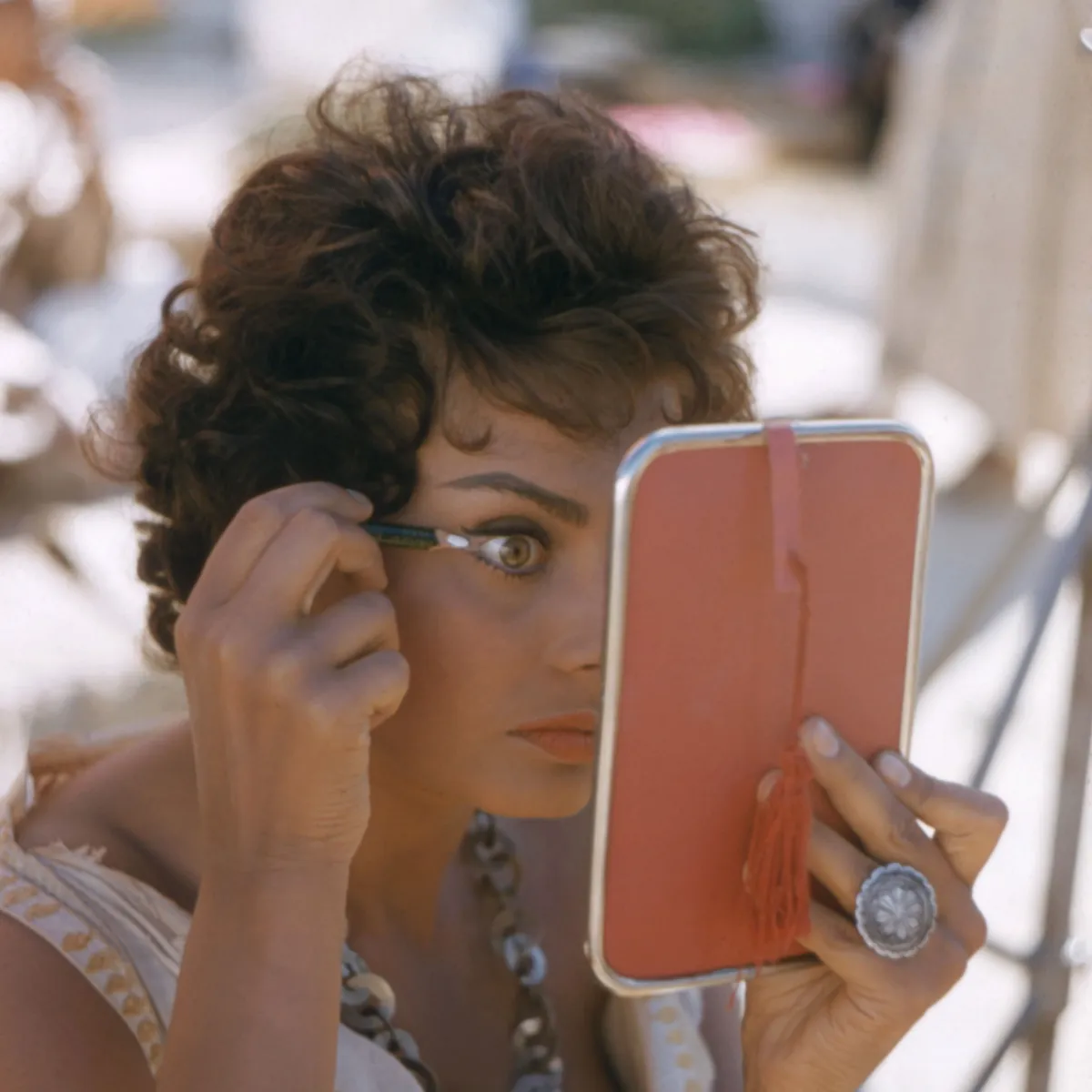 Sophia Loren szépségtrükkje, amivel mesés tekintetet fest magának.