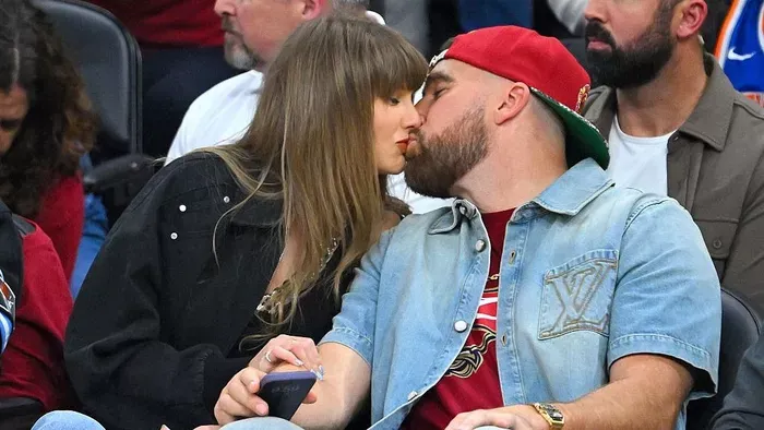 Taylor Swift milliókat akasztott ki a szerelmével