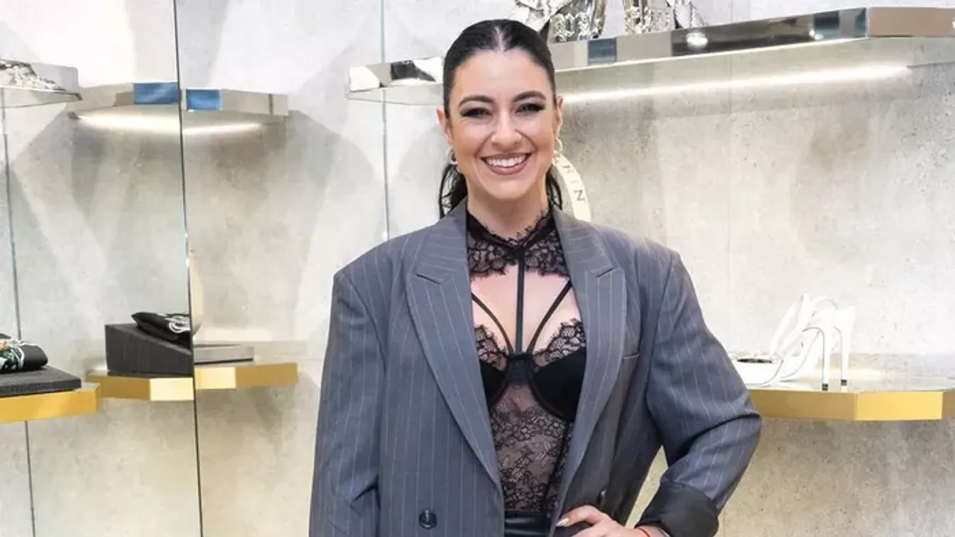 Megmutatta a pocakját Stana Alexandra – Gyönyörű a kismama