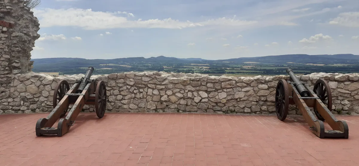Ágyúállások a sümegi várban.