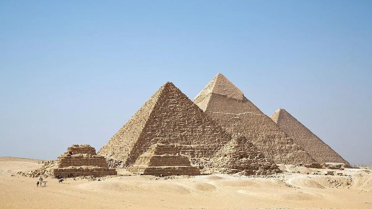 A Gízai piramisok titka: valóban egy óriási, földönkívüli kommunikációs rendszert rejtenek a monumentális építmények?