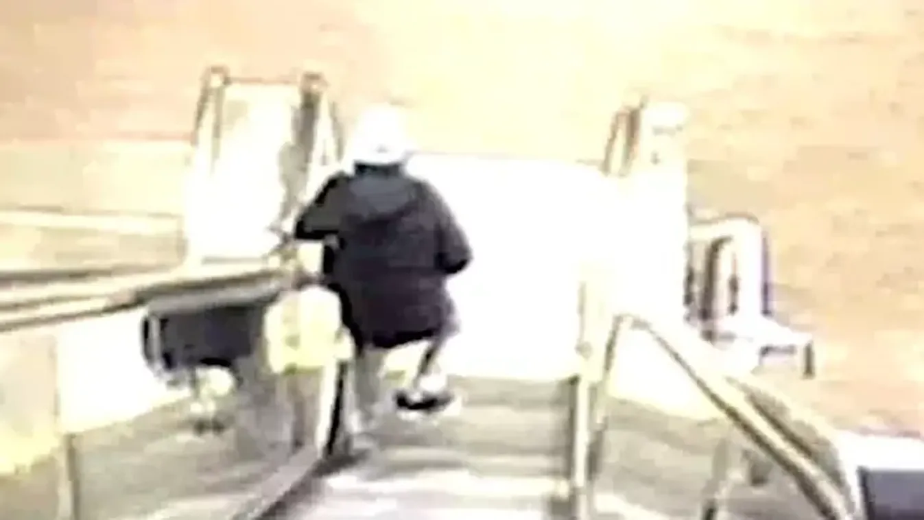 Egy apuka szorult a mozgólépcsőbe, 20 percig feküdt élettelenül, mire segítség érkezett - videó