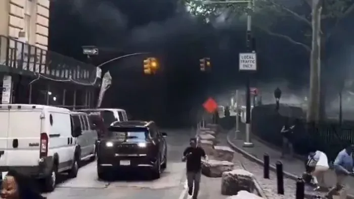 Autó robbant fel a város szívében – videó