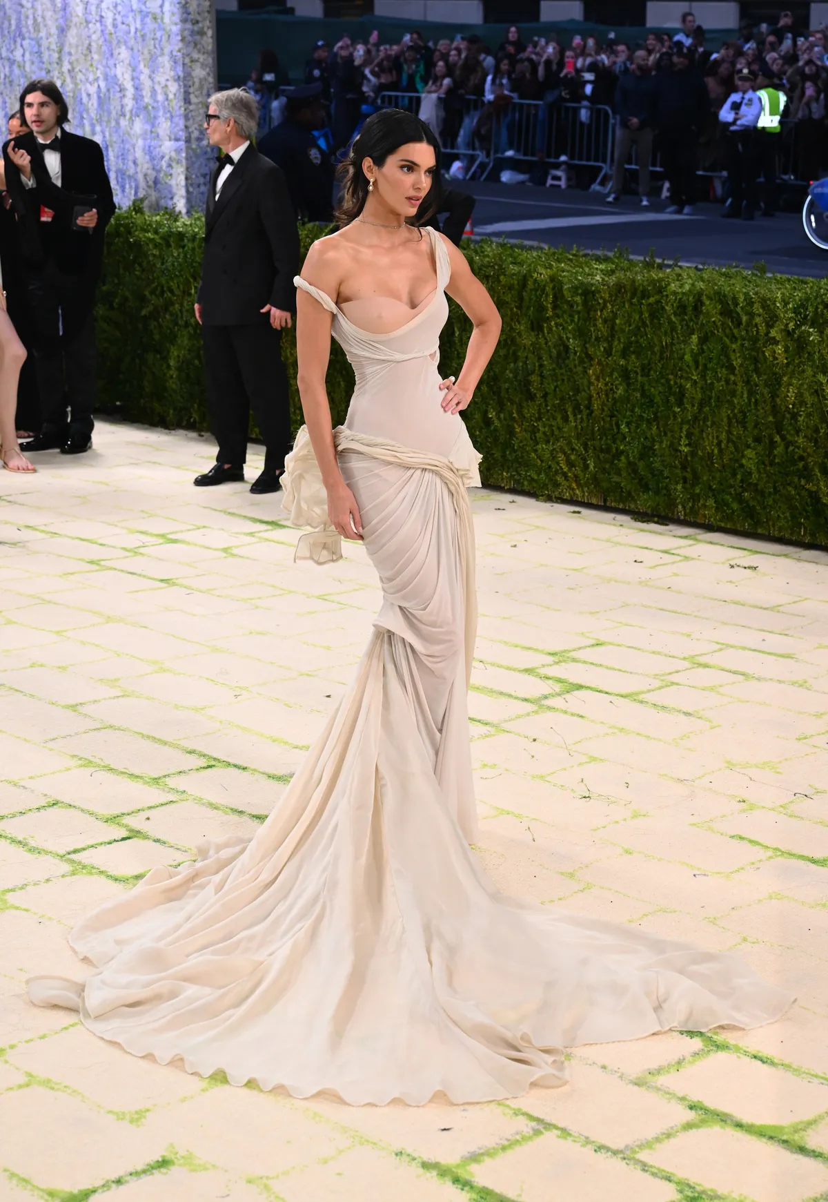Met-gála 2026: A sztárok komolyan vették a dresscode-ot, Kendall Jenner tökéletes ruhát választott. 