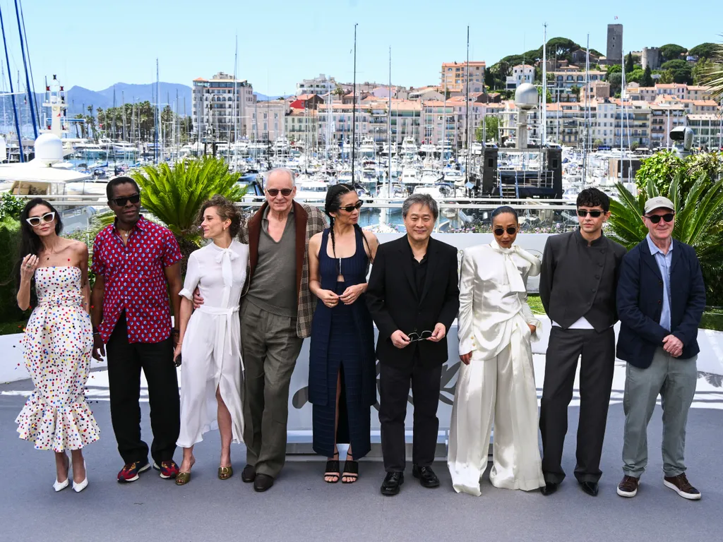 IPA84597140 - Cannes, 79th Cannes Film Festival 2026, photocall della giuria Nella foto: Demi Moore, Isaach de Bankolé, Laura Wandel, Stellan Skarsgård, Chloé Zhao, Jury President Park Chan-wook, Ruth Negga, Diego Céspedes and Paul Laverty
