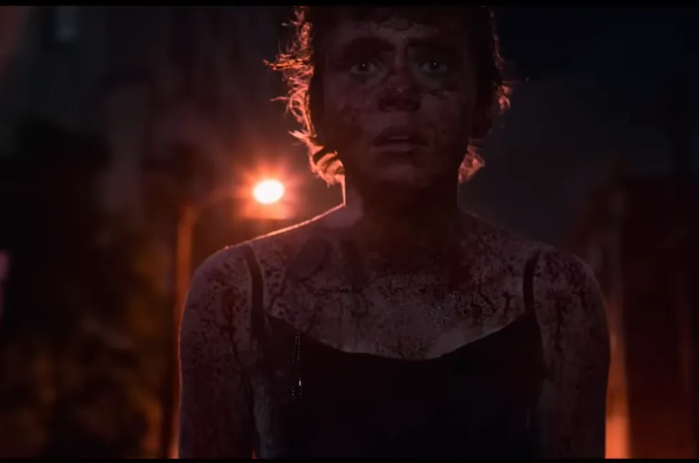 Sophia Lillis az Ez így nem oké sorozatban.