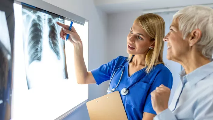 Elmúltál 50? Ezeket a szűréseket érdemes elvégeztetned