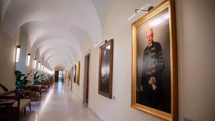 Radics Béla: Én emelt fővel, büszkén sétálok a Karmelitánál