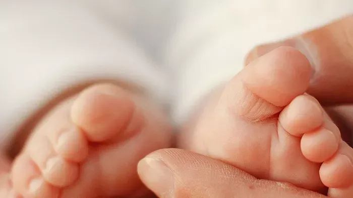 10 ezer méter magasan döntött úgy a kisfiú: világra jön