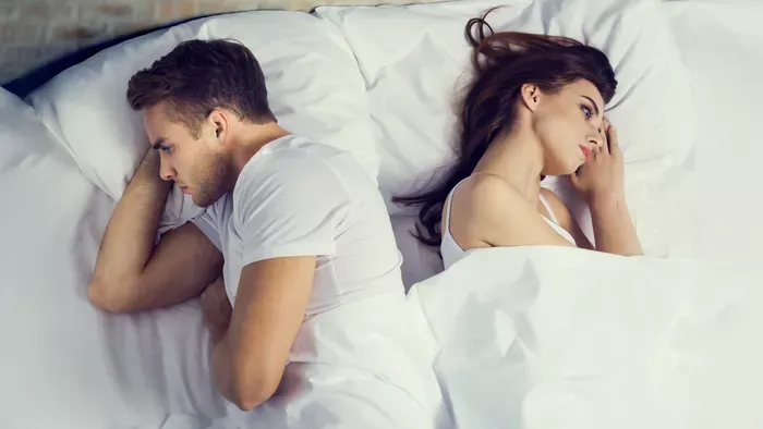 Veszélyben a kapcsolat? 7 jel, hogy a párod titkol valamit