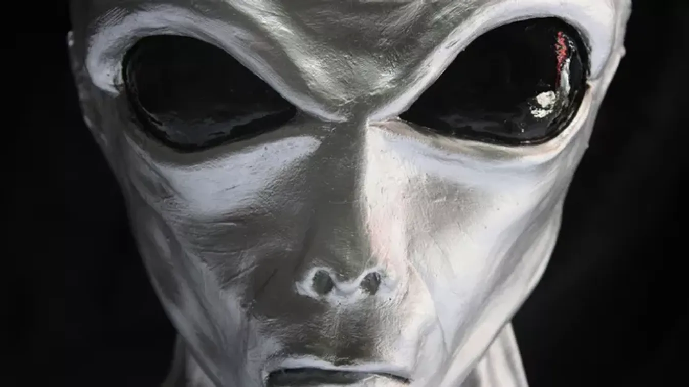 Drámai bejelentést tett a segélyhívón egy férfi: „UFO-k, zombik és szellemek vannak itt”