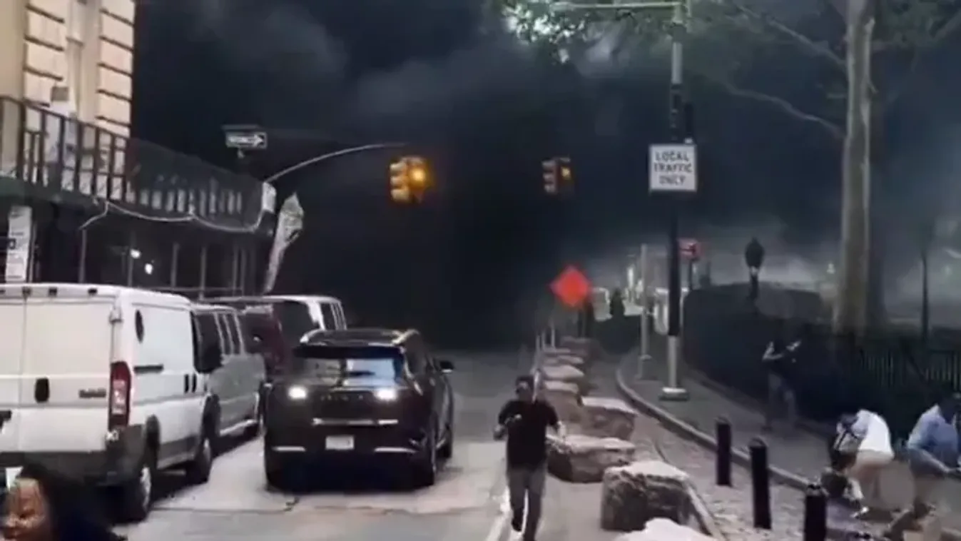 Emberek tömege rohant az életéért: autó robbant fel a város szívében – videó