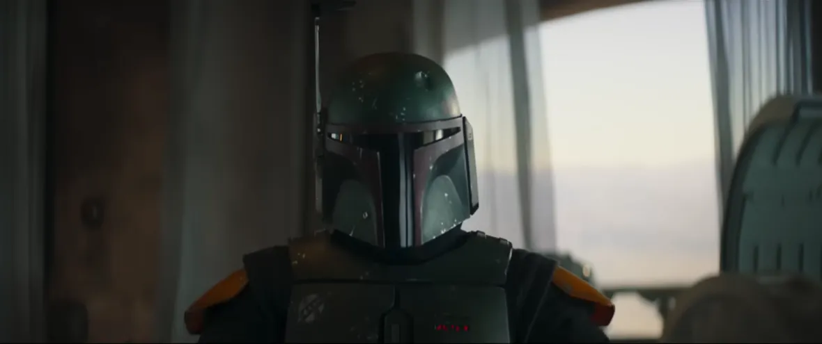 Jelenetkép a Boba Fett könyve című sorozatból, a képen Boba Fett sisakban.