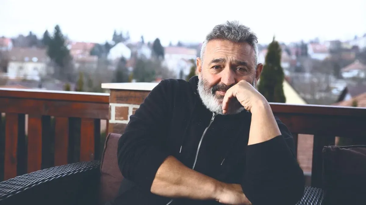 Gesztesi Károly otthonában a teraszon