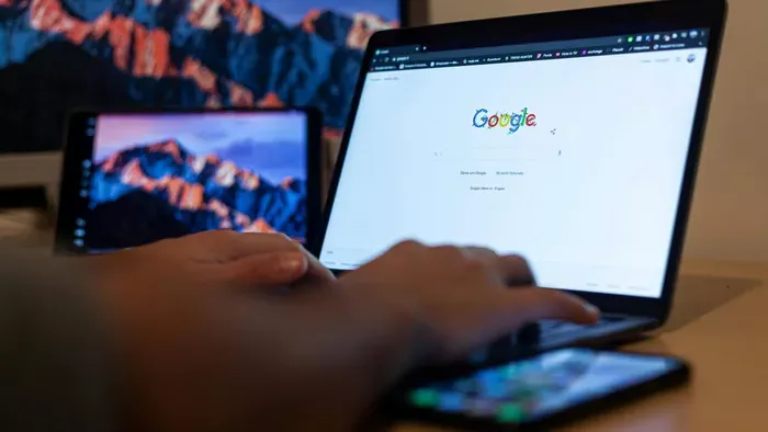 Újabb, még veszélyesebb módszert vetnek be online a csalók
